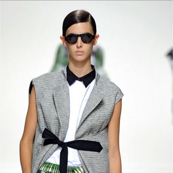 Unique black vest with slit back panel Patricia Forgeal one size - Picture 1 of 9